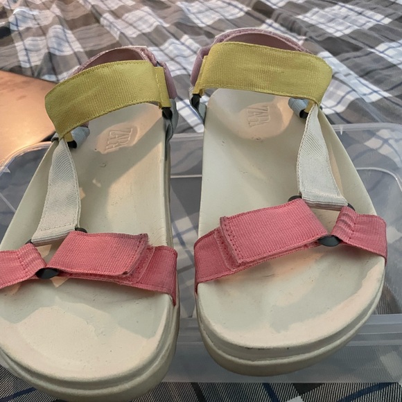 Sandals - Picture 2 of 7